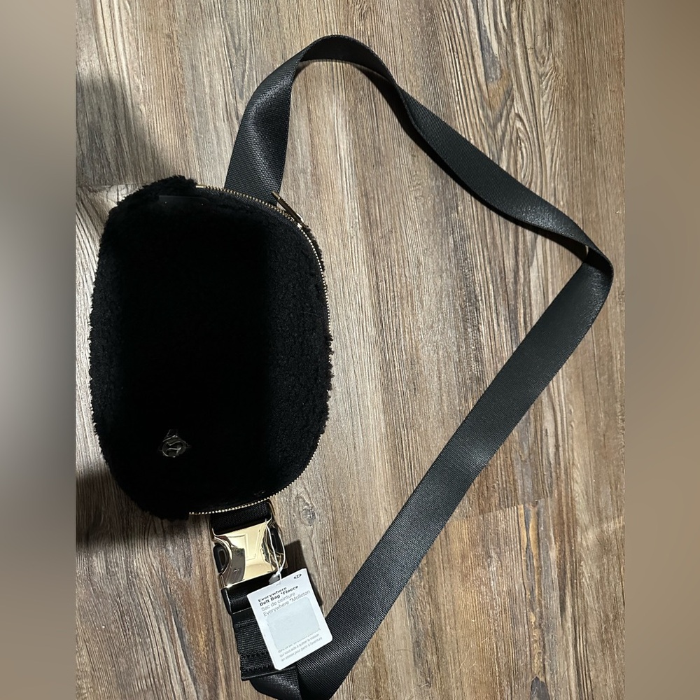 Lululemon sherpa bum bag